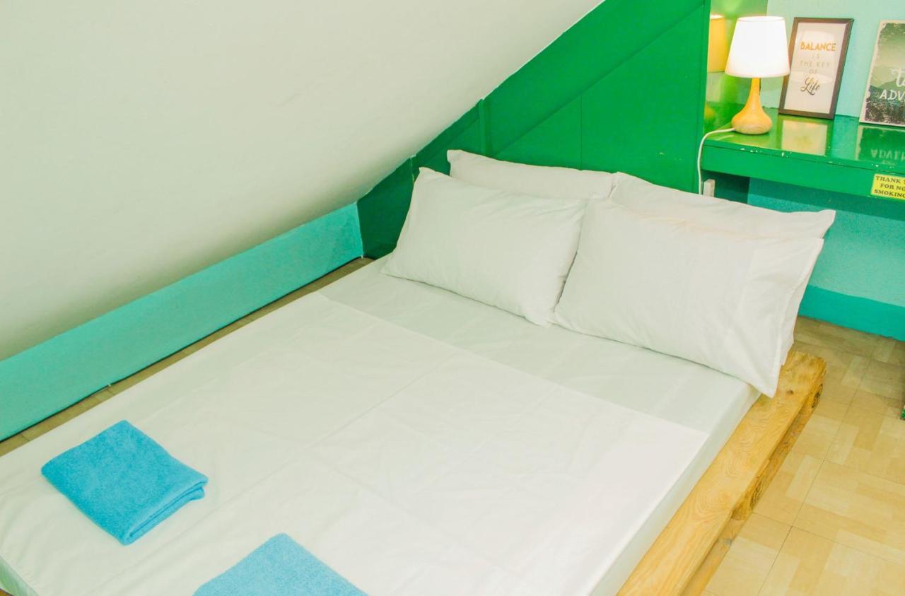 Backpackers Homestay - Nomadsmnl Manila Exterior foto