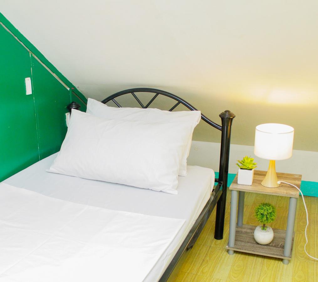 Backpackers Homestay - Nomadsmnl Manila Exterior foto